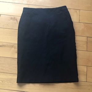 A New Day Ebony Pencil Skirt With Silver Back Zipper and 2 Front Pockets Size 4